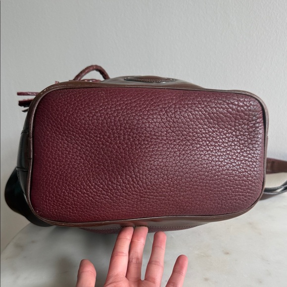 Dooney & Bourke Elegant Burgundy Leather Bucket Bag - Picture 5 of 11